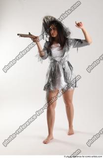 LUCI_AVIOL LADY WITH GUN